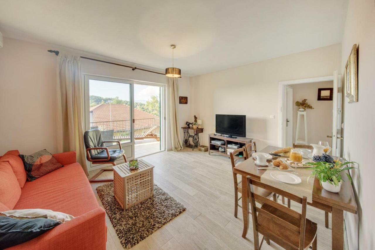Figa Apartman Benko Milatic Jelsa  Exterior foto